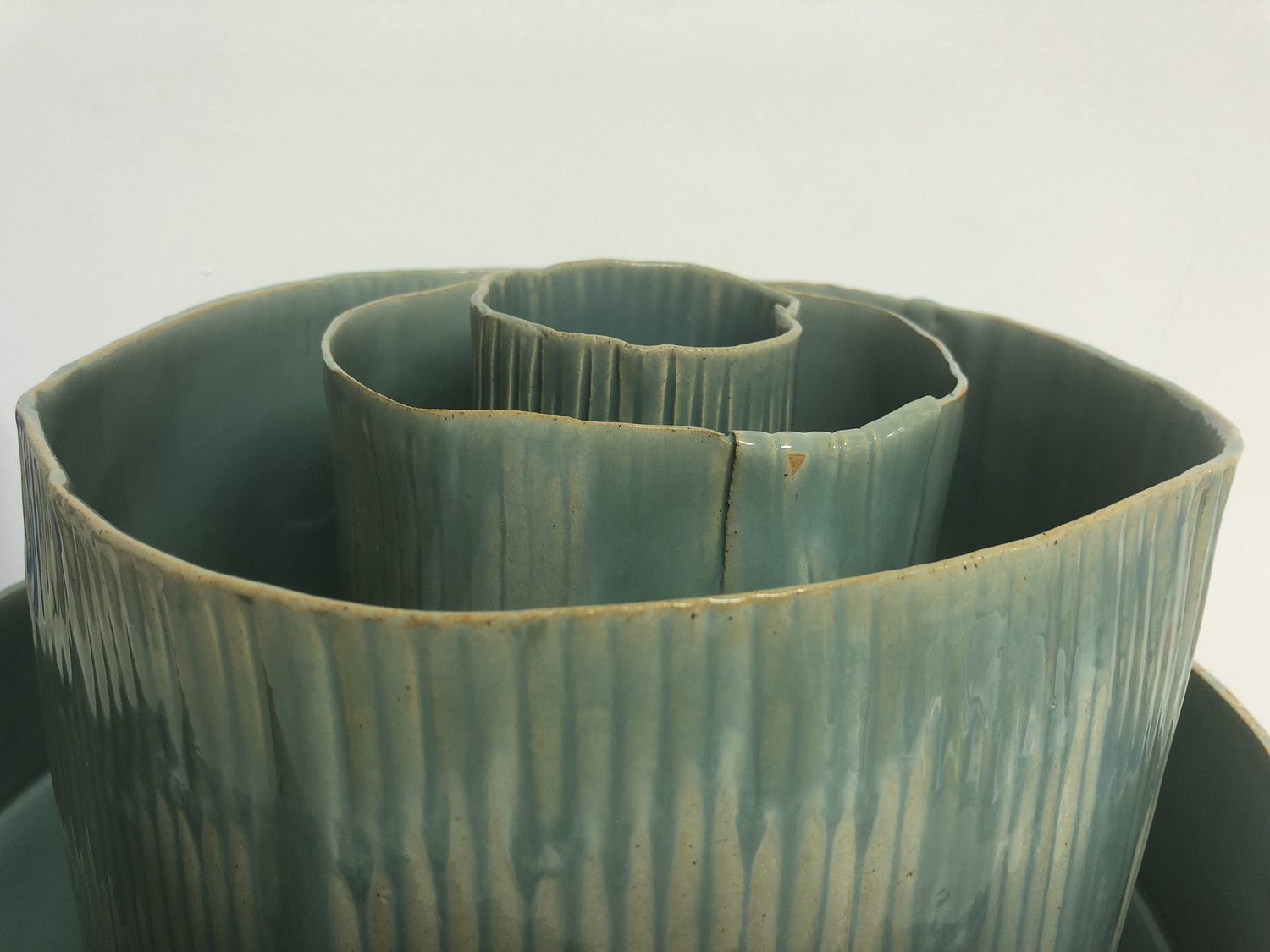 Vases ondulés gigogne, 2018. Grès.